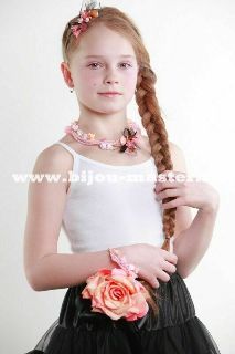"ПЕРСИКОВЫЙ БУКЕТ" - комплект украшений для девочки: цветок-брошь, колье, браслет, ободок на голову.