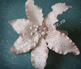 Белая лилия - заколка handmade (автор - О.Тихомирова)