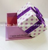 Коробка подарочная белая в горошек с фиолетовым бантиком, размер 75х75х60мм
