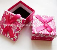 Коробка подарочная  ярко-розовая с сердечками для бижутерии, с бархатной подушечкой, размер 65х65х40мм