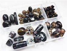 Набор бусин lampwork в пластиковом контейнере в черно-серых тонах из 5 компонентов (Германия), размеры от 3 до 22мм, около 80шт. (количество, оформление и размеры бусин в каждом наборе индивидуальное)
