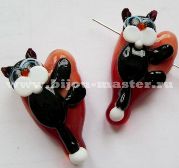 Авторская бусина lampwork ручной работы "Черный кот с сердцем" . Автор - Сара Смит(США), 43х26 мм