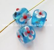 Бусина lampwork  "кубик" бирюзовая с бело-розовым цветком 10х10мм